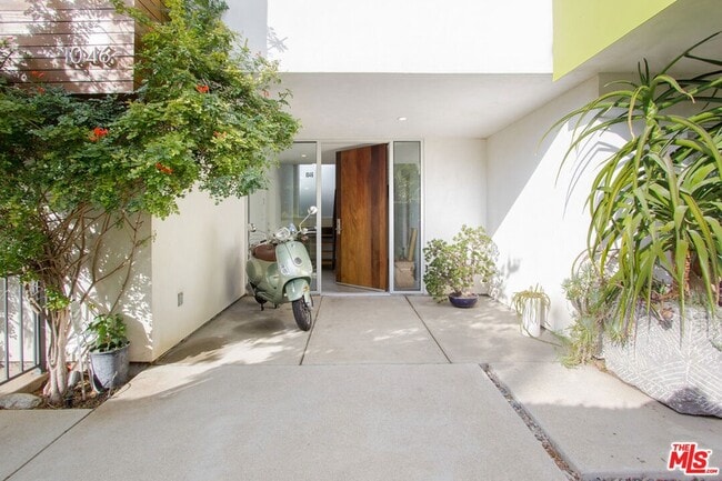 Photo - 1046 6th Ave