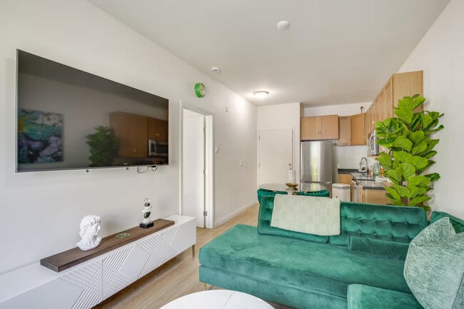 Photo - 2658-72 Broadway-SI ID1307919P Unit SI ID1307919P