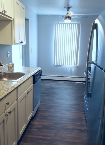 Updated Kitchens - Kings Pointe Apartments - Warren, MI