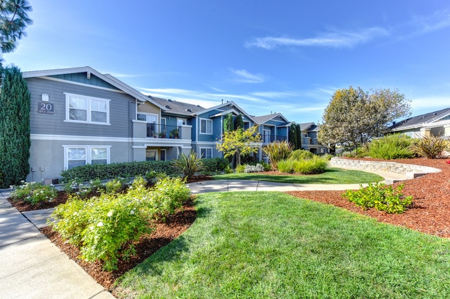 Well Maintained Property Grounds - Vineyards at Valley View