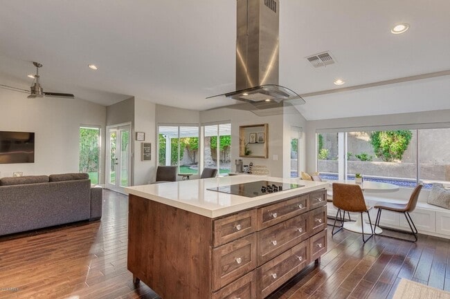 Photo - 6218 E Waltann Ln