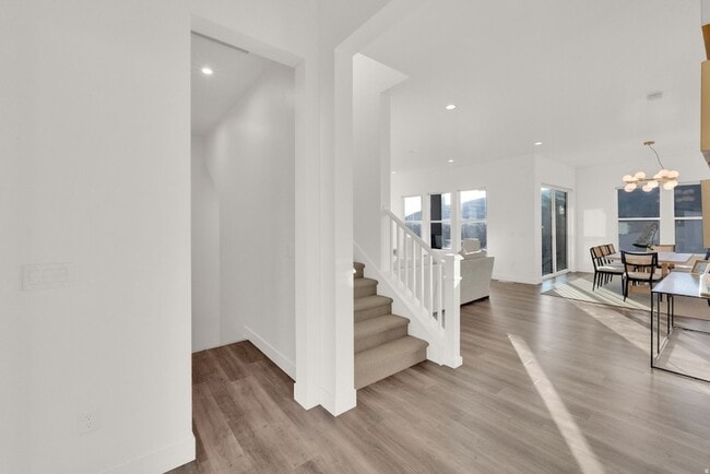 Photo - 1722 Oakridge Cir