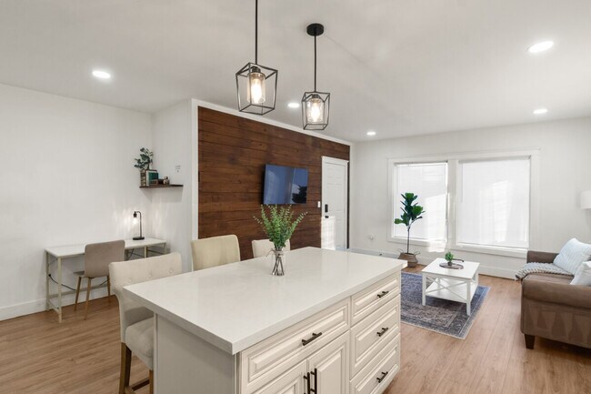 Photo - 102 Lockwood Dr Unit SI ID1609779P