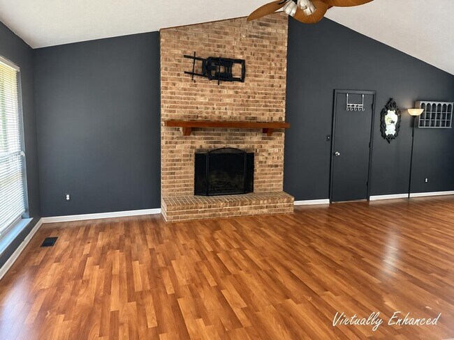 Photo - 394 Castleton Cir