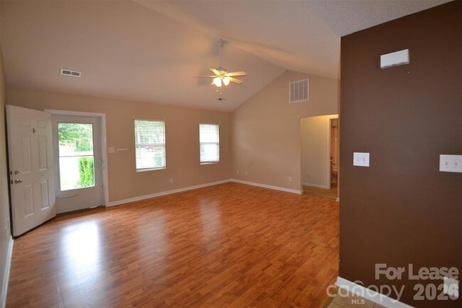 Photo - 112 Dundee Ct