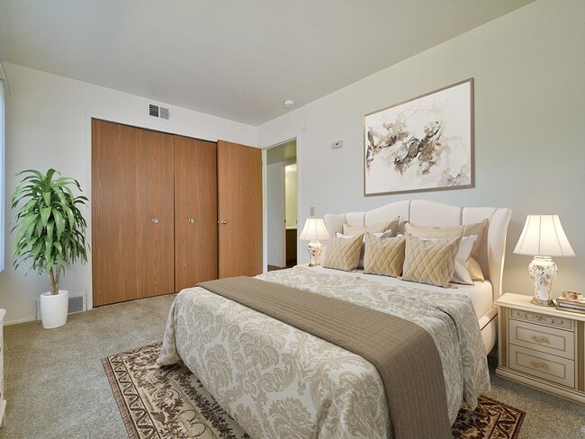 Photo - Huntington Place Apartments