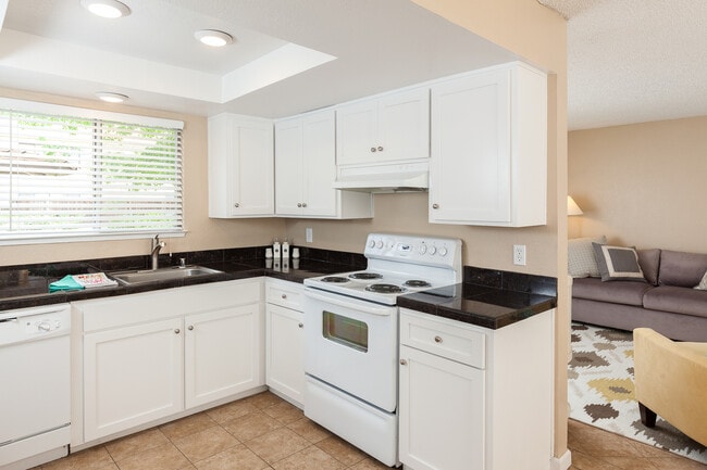 Photo - Campus Court Apartments