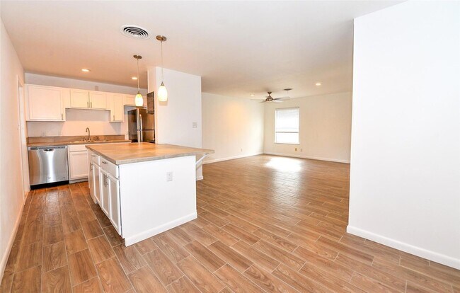 Photo - 7605 Carriage Dr