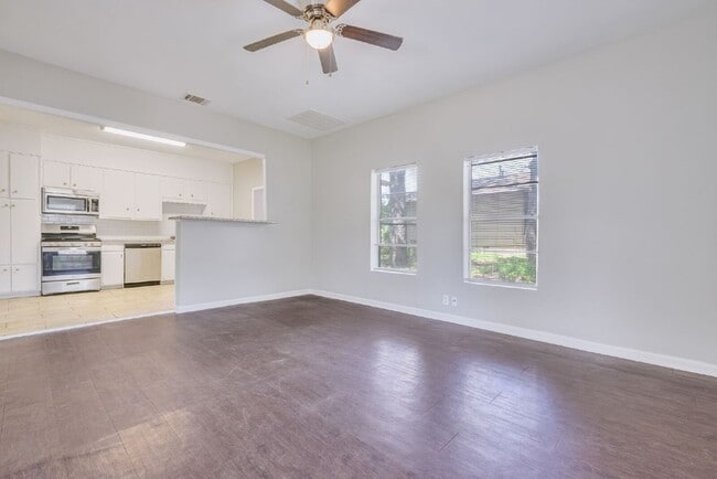 Photo - 107 Windsor Ct
