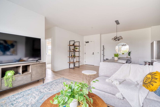 Photo - 4980 N Vancouver Ave Unit ID1309893P