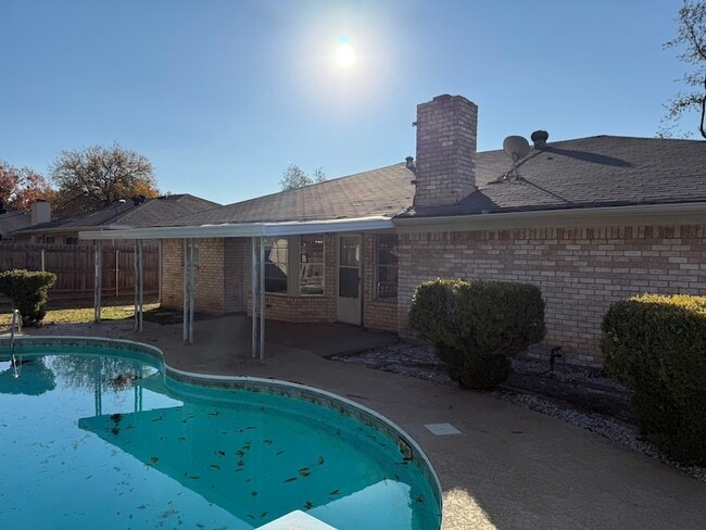 Building Photo - 1709 Vicksburg Dr