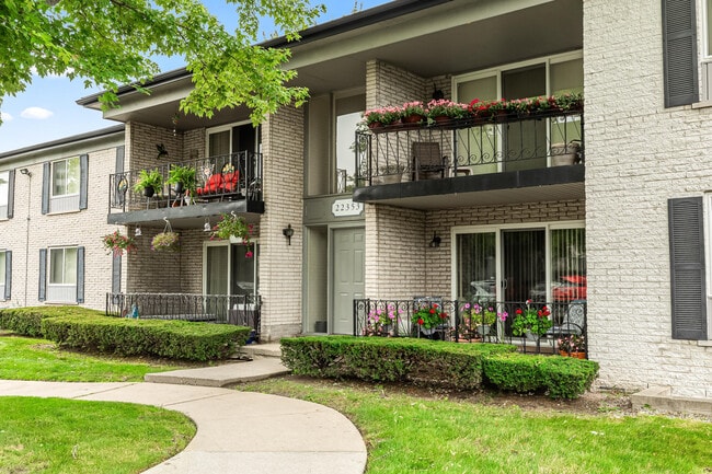 Building Photo - Chateau Riviera