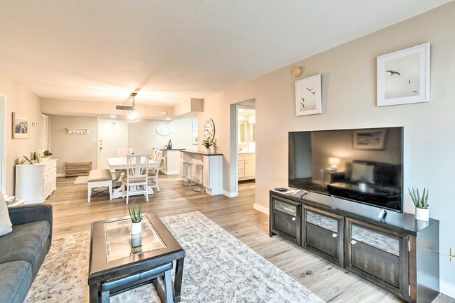 Photo - 1037 W Peppertree Dr Unit SI FL3-ID1546456P