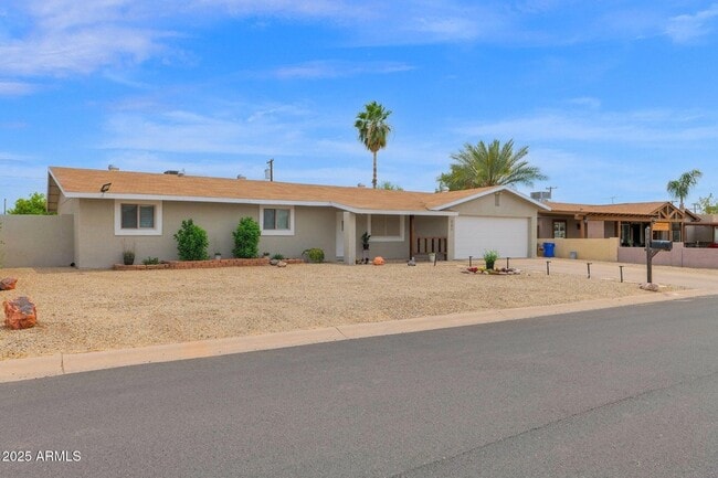 Photo - 301 N 87th St