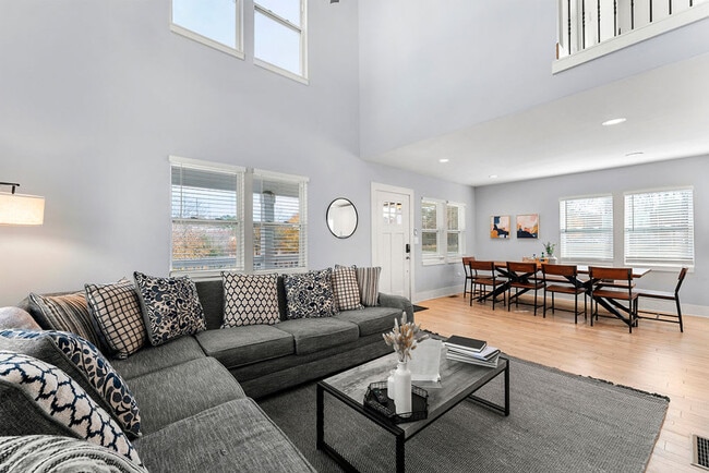 Photo - 209 Clay St SE Unit ID1019260P