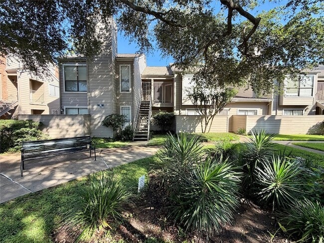 Building Photo - 6701 Sands Point Dr Unit 114