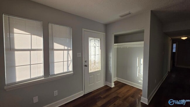 Photo - 628 Canterbury Ave SW