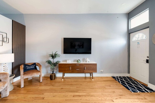 Photo - 109 S Paulina St Unit ID1244958P