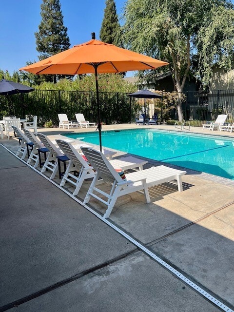 Building Photo - Summer Hills