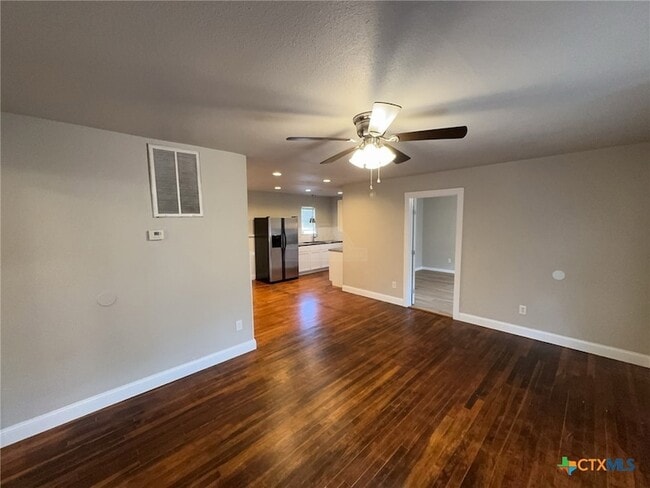 Photo - 707 N Main St