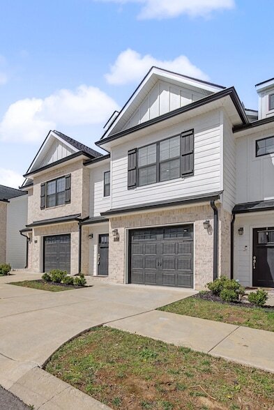 Photo - 713 Hollie Wy