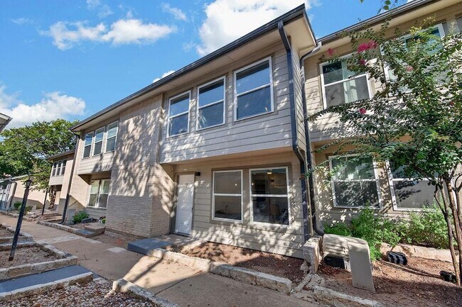 Building Photo - 2124 Burton Dr Unit 133
