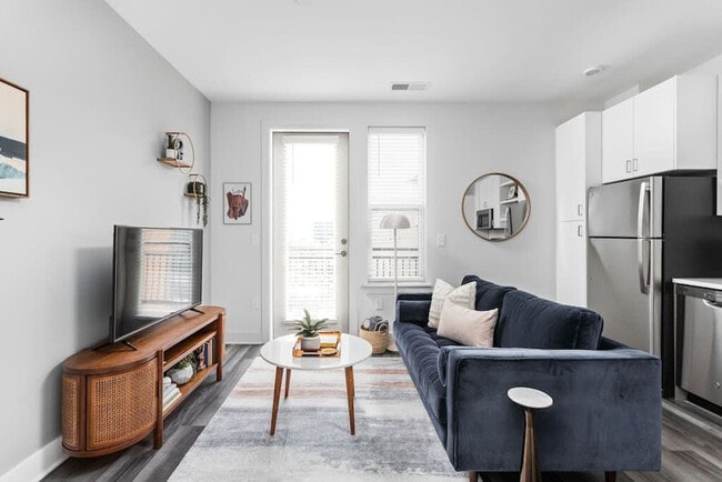 Building Photo - 520 E Washington St Unit ID1407019P