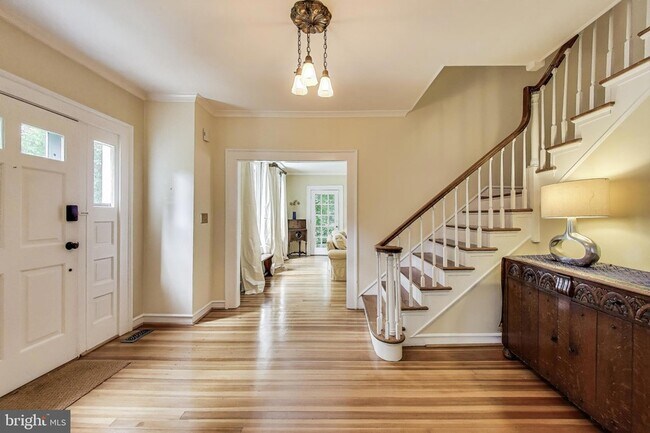 Photo - 5809 Grosvenor Ln
