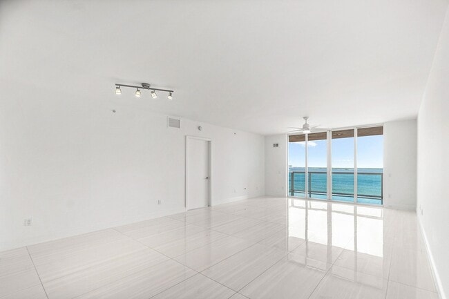 Photo - 2650 Lake Shore Dr Unit 1005