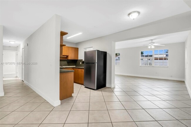 Photo - 1130 N 70th Ave