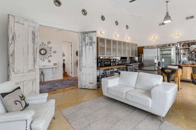 Photo - 6 Lake Hurst Dr Unit SI ID1593925P