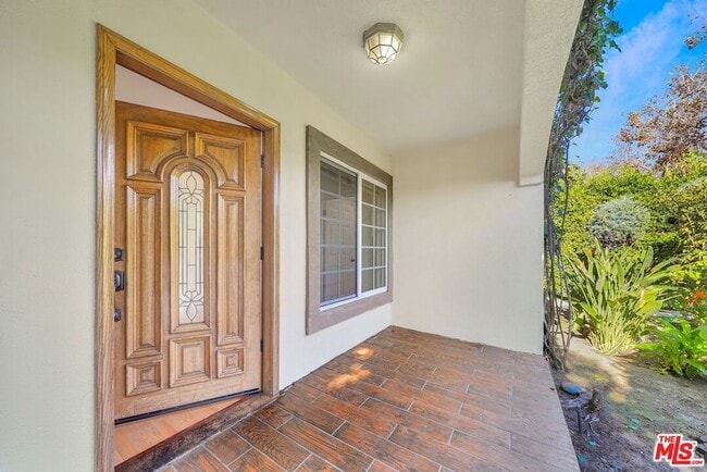 Photo - 743 N Las Palmas Ave