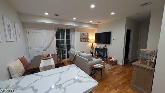 Photo - 104 Broughton Ave Unit 1B