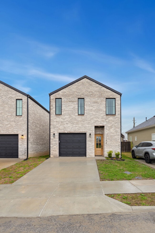 Photo - 738 N 5th St Unit ID1359770P