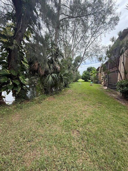 Photo - 1303 Lakeview Dr E