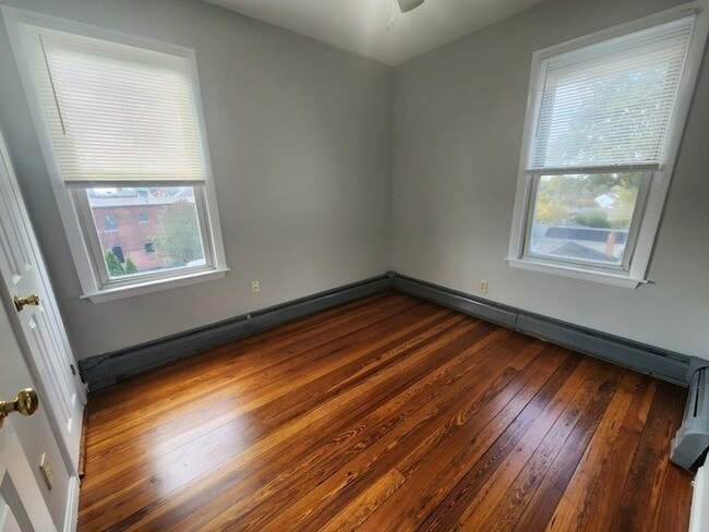 Photo - 447 Ash St Unit 3