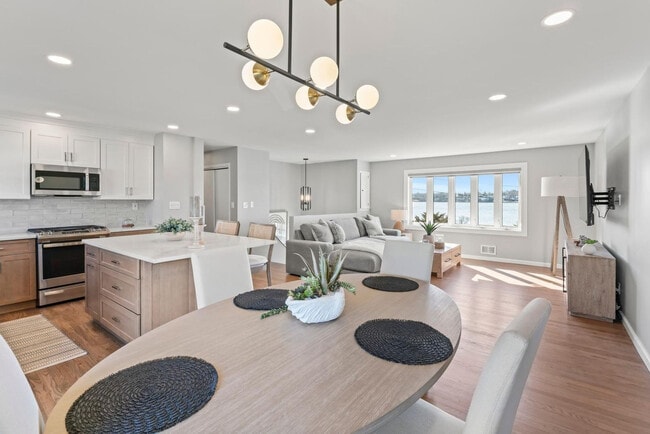 Photo - 445 S Riverside Dr Unit ID1351975P