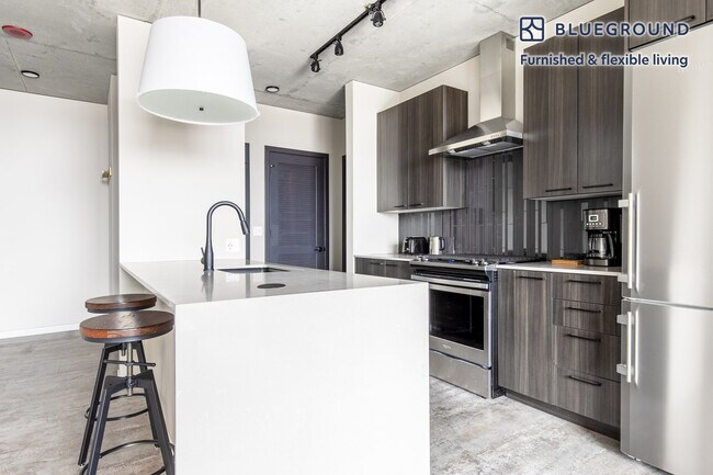 Photo - 939 W Washington Blvd Unit FL12-ID297