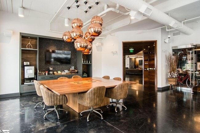 Photo - 212 E Broad St Unit Gingham