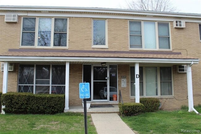 Photo - 26309 Seven Mile W