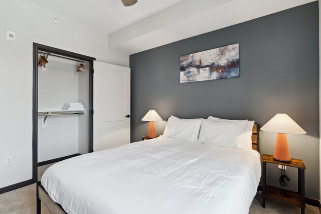 Photo - 423 E Michigan St Unit ID1032104P