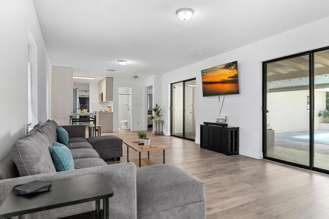 Building Photo - 919 Ave S SE Unit ID1325030P