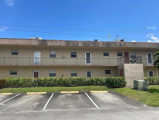 Building Photo - 770 Lori Dr Unit 257