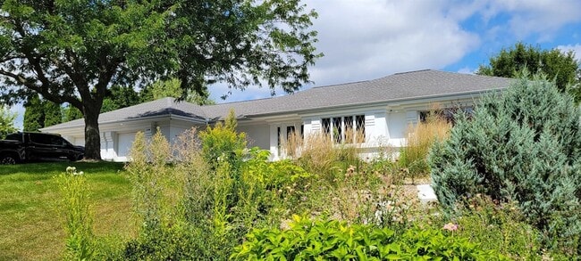 Photo - 5106 Meinders Rd