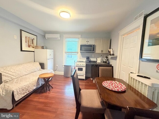 Photo - 3119 South Dakota Ave NE