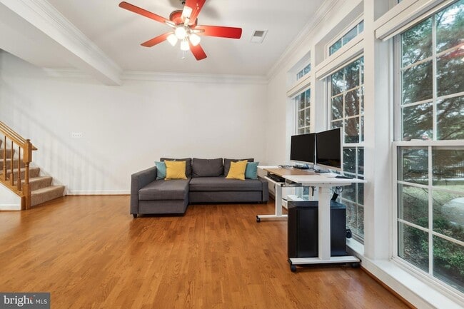 Photo - 5722 Callcott Way