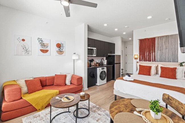 Building Photo - 596 W 9th St Unit ID1335764P