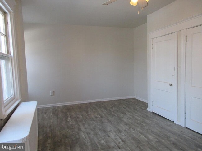 Photo - 4123-4100 Tyson Ave