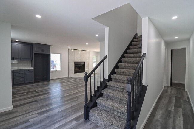 Photo - 1080 West Side Dr
