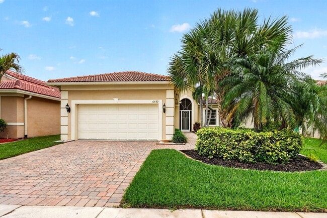 Photo - 6532 SE Broadmoor Ln